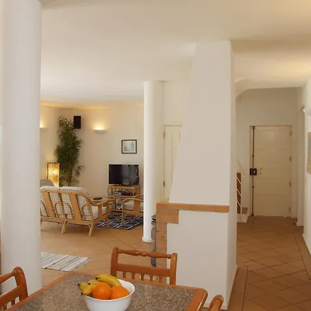 Vila Monte Gale 24 Villa